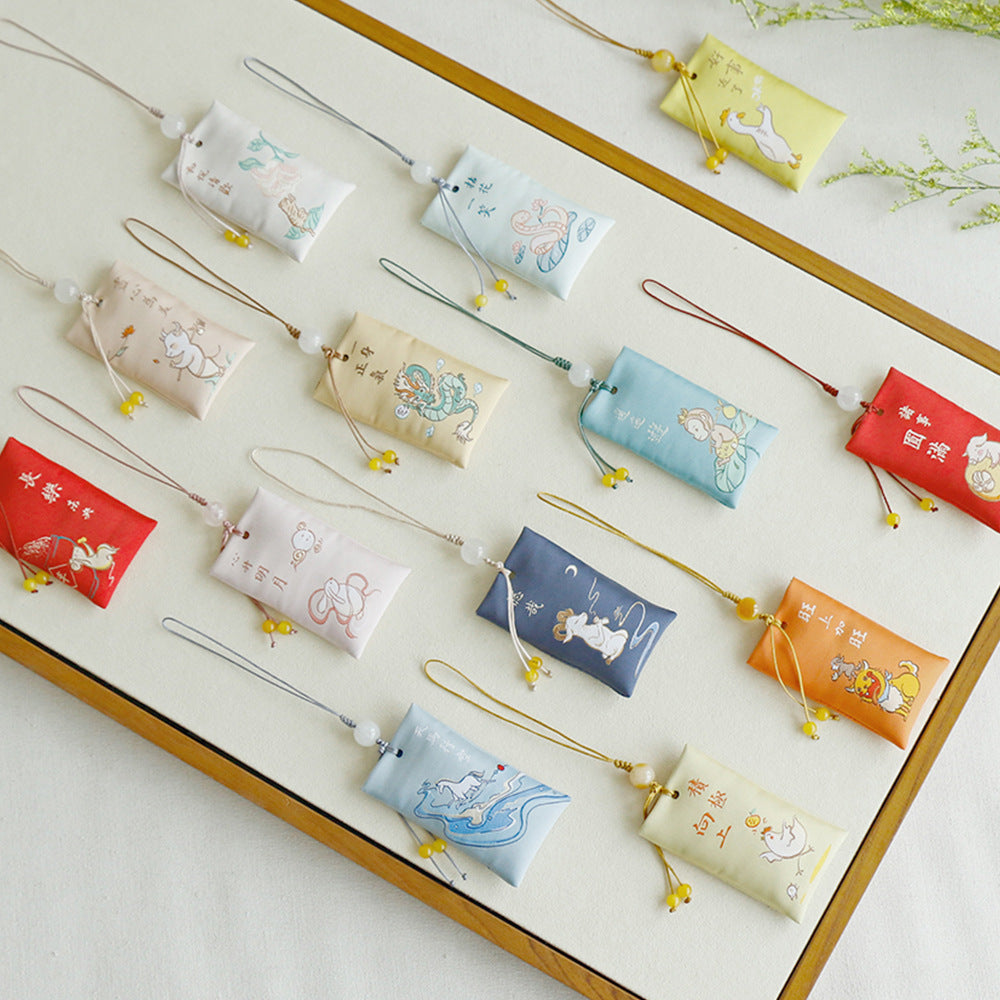 Shanyutang, carry the twelve zodiac signs of good luck on the signature silk embroidery fun fresh small sachet