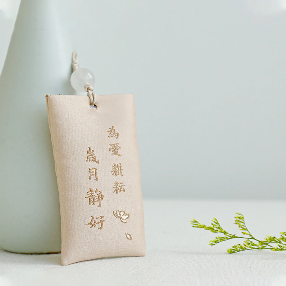 Shanyutang, carry the twelve zodiac signs of good luck on the signature silk embroidery fun fresh small sachet