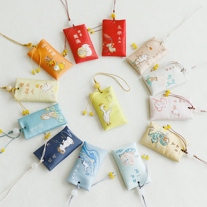 Shanyutang, carry the twelve zodiac signs of good luck on the signature silk embroidery fun fresh small sachet