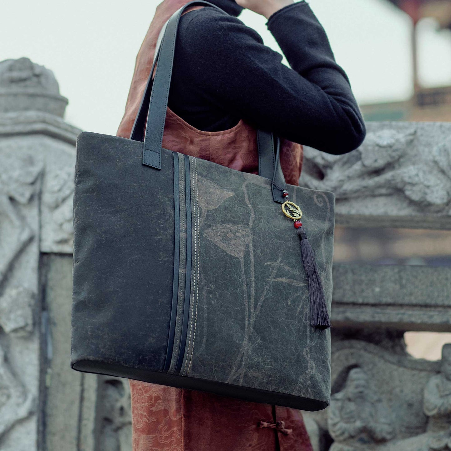 Roomy Tote